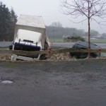 Pkw und Lkw nach dem Unfall