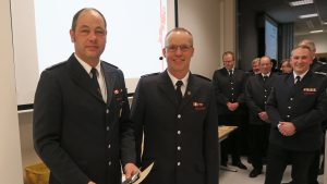 Markus Kortbus (links) wurde zum Stadtbrandinspektor befördert