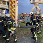 Die Einsatzkräfte leisteten Schwerstarbeit.